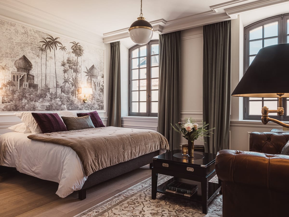 Chambre d'hôtel au papier peint panoramique