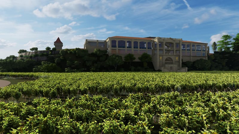 Grand bâtiment en pierre surplombant un vignoble verdoyant sous un ciel légèrement nuageux, Château Plain Point à Fronsac