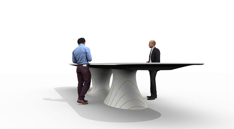 Deux hommes debout autour d'une grande table de réunion au design contemporain avec piètements sculptés, Hôtel Agassac à Ludon-Médoc