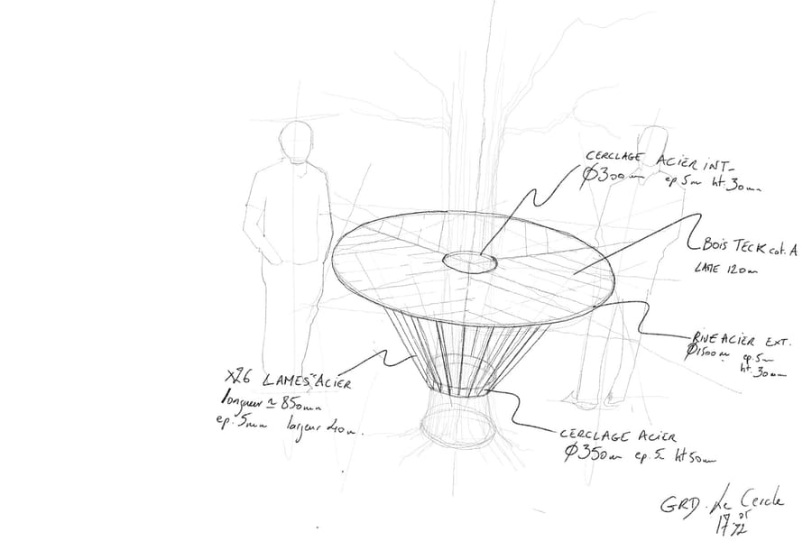 Croquis annoté d'une table circulaire en teck et acier entourant un arbre, conçu pour un aménagement, Le Cercle Guiraud à Sauternes